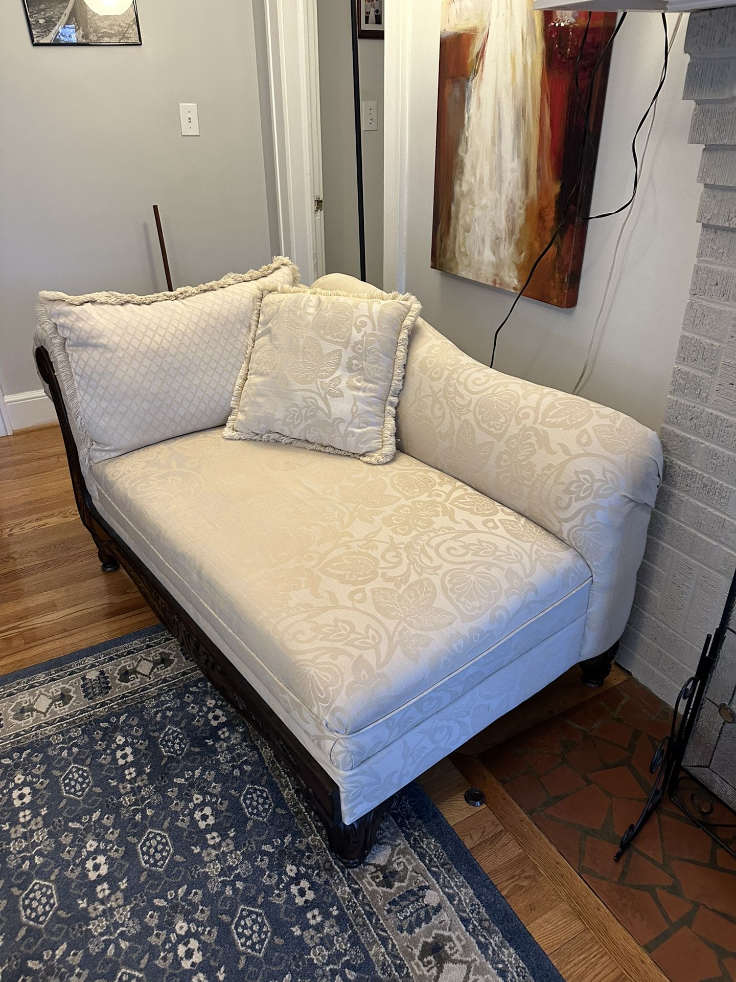 Living Room/Bedroom Chase Lounge