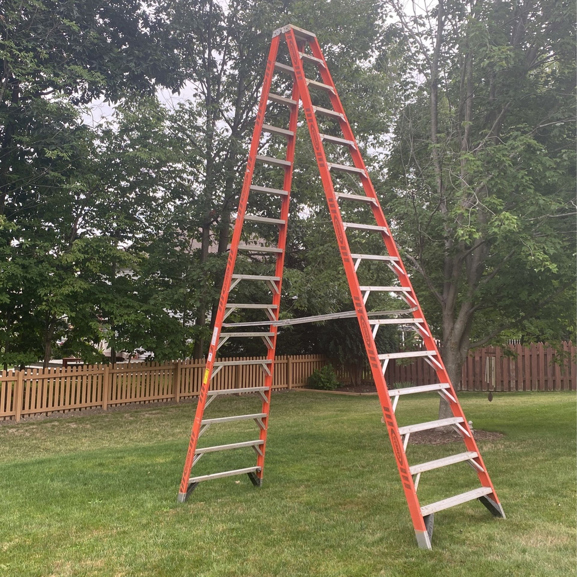 16 Foot Ladder 