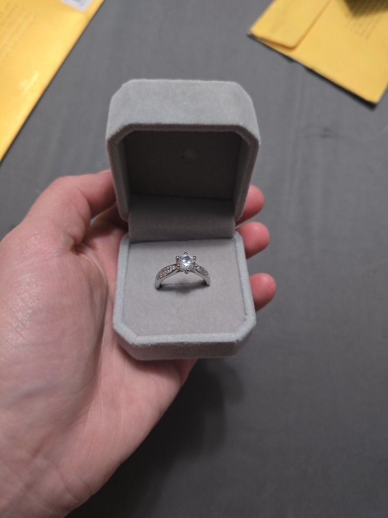 1 Carot Moissanite Ring