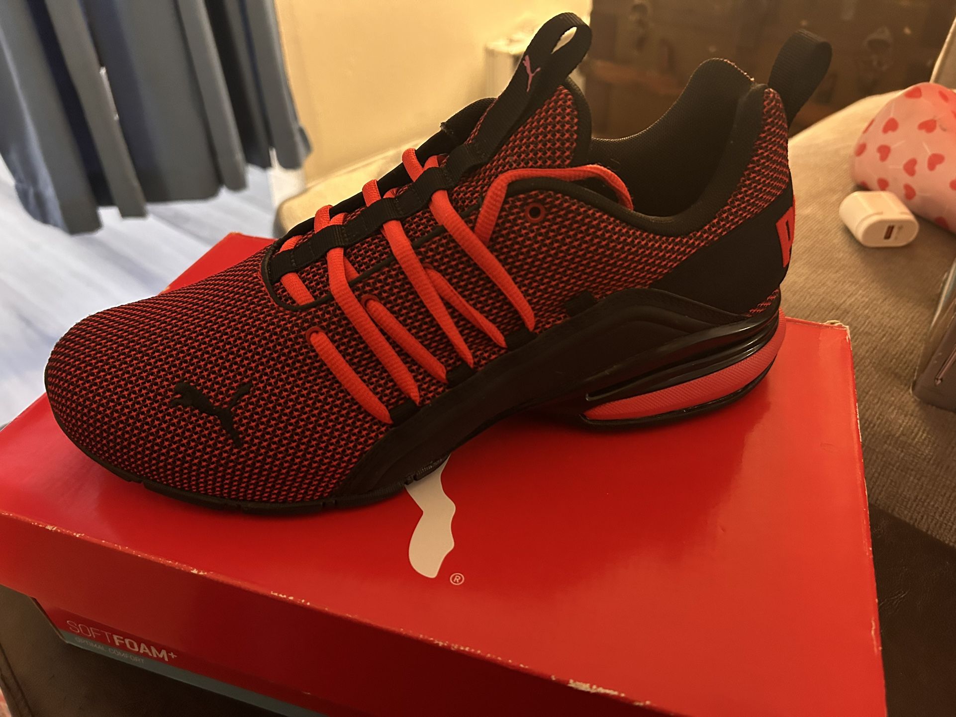 Men’s Pumas. Axelion Mesh Red Size 10.5. New