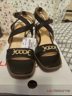 New womans size 6M LIZ CLAIBORNE HEEL