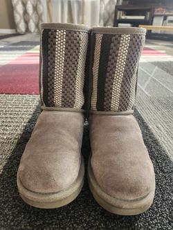 Women's Striped Gray Ugg Boots  Size 6