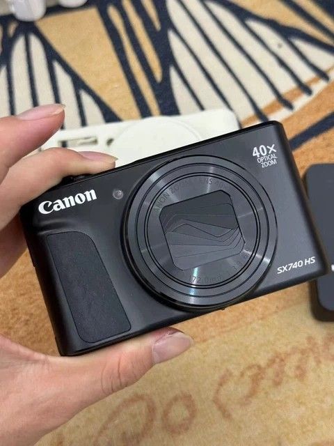 Canon PowerShot AX740
