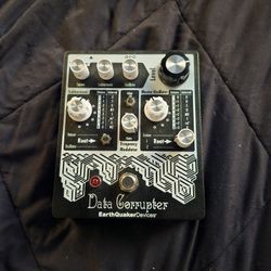 Earthquaker Devices Data Corrupter Guitar Pedal