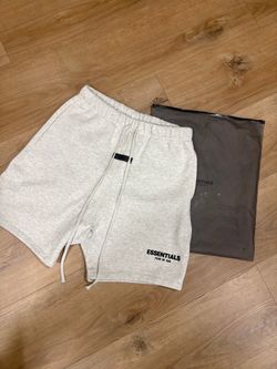 Size M Light Oat Essential Shorts