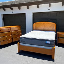 BEAUTIFUL SET QUEEN W BOX + MATTRESS / DRESSER & NIGHTSTAND - BY VIETINAM FURNITURE - SOLID WOOD - EXCELLENT CONDITION - Delivery Available