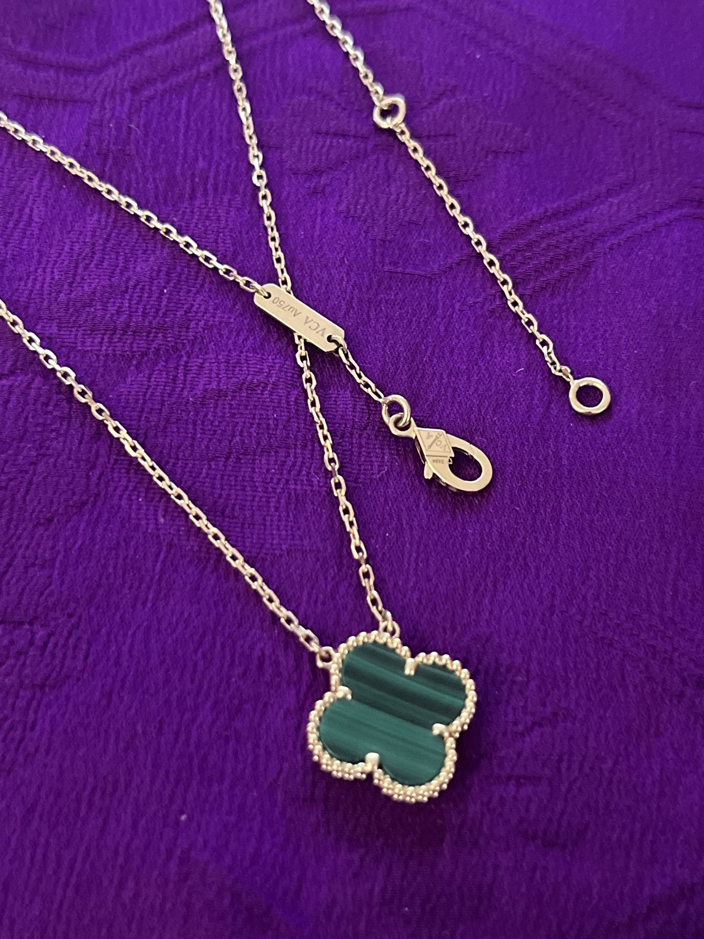 Vca au750 necklace deals