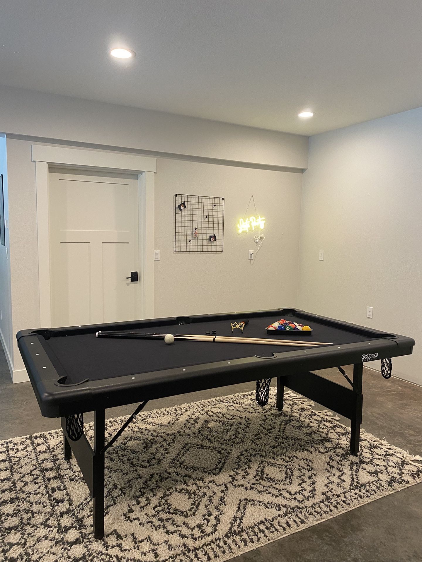 Pool Table (mid size/it folds)