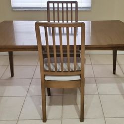 Extendable Table with 2 Chairs 