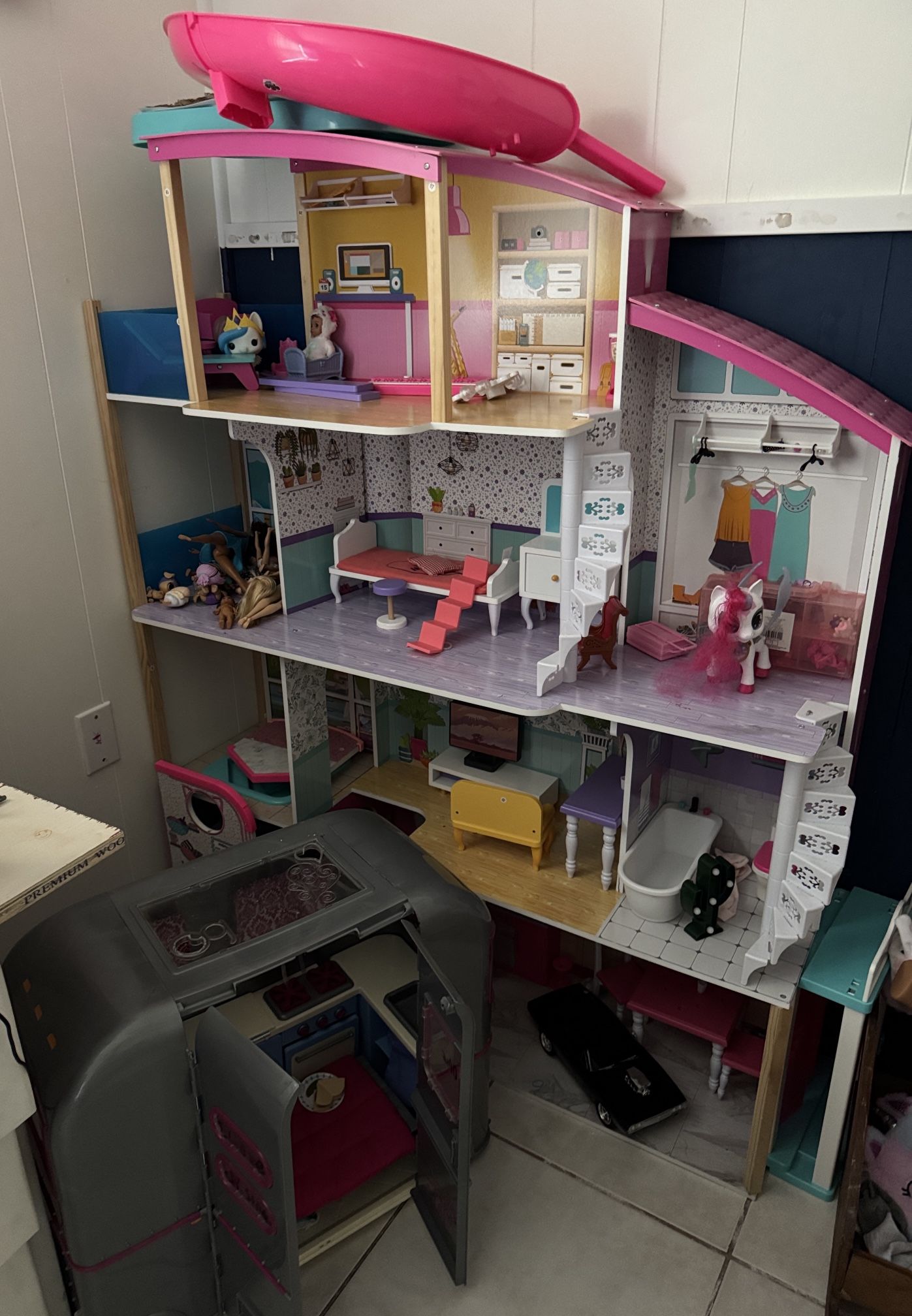 Doll House, Dolls and Accessories