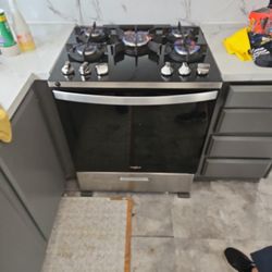 whirlpool stove/ oven 