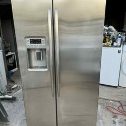 GE Refrigerator 36”W 70”H Everything Works Good