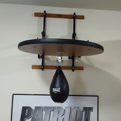 Everlast Adjustable Speed Bag Platform And 3 Speed Bags 