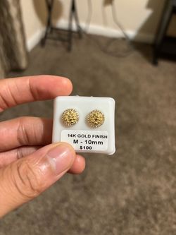 gold earrings