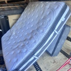 King Size Mattress And Box Spring 