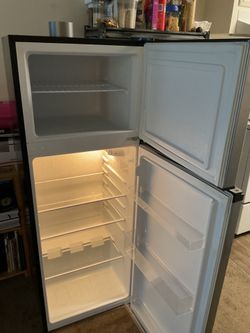 7.5 cubic ft. Fridgidaire apartment size