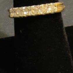 14k gold ring with tested diamonds size 8