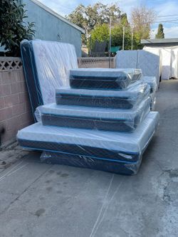 Queen Size Memory Foam Mattress 12"       Brand new Mattress.      Same day delivery