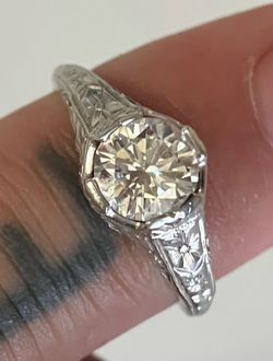 Vintage solitaire ring w/ diamond