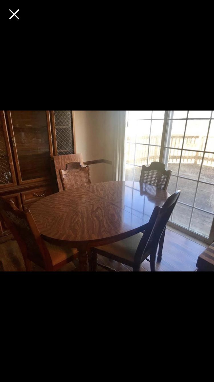 Dinning room set with China/buffet cabinet