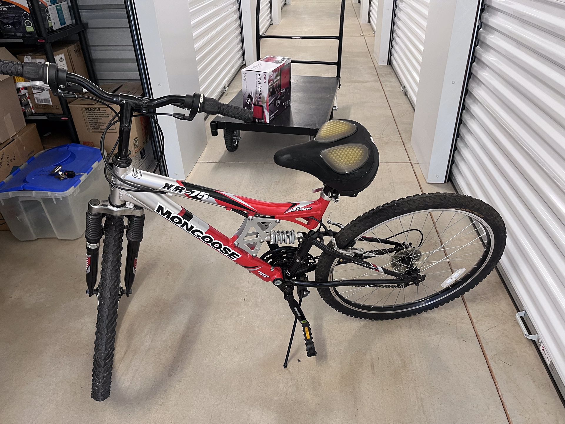 Mongoose XR-75 Mountain Bike 26” Excellent Condition Red