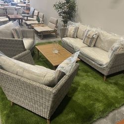 *BRAND NEW* HIGH-QUALITY WICKER & 100% Certified Solid Wood Outdoor Seating Set
