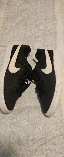 WOMENS NIKE COURT ROYALE Size 6