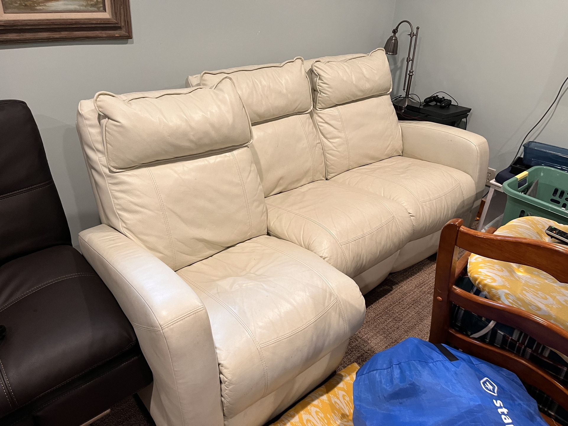 White Leather Couch for Sale in WA OfferUp