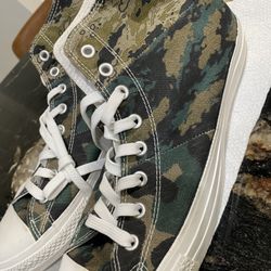 All Star Converses Size 10,5 Mens