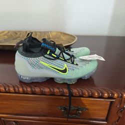 Nike Vapormax New Size 6 Kids 