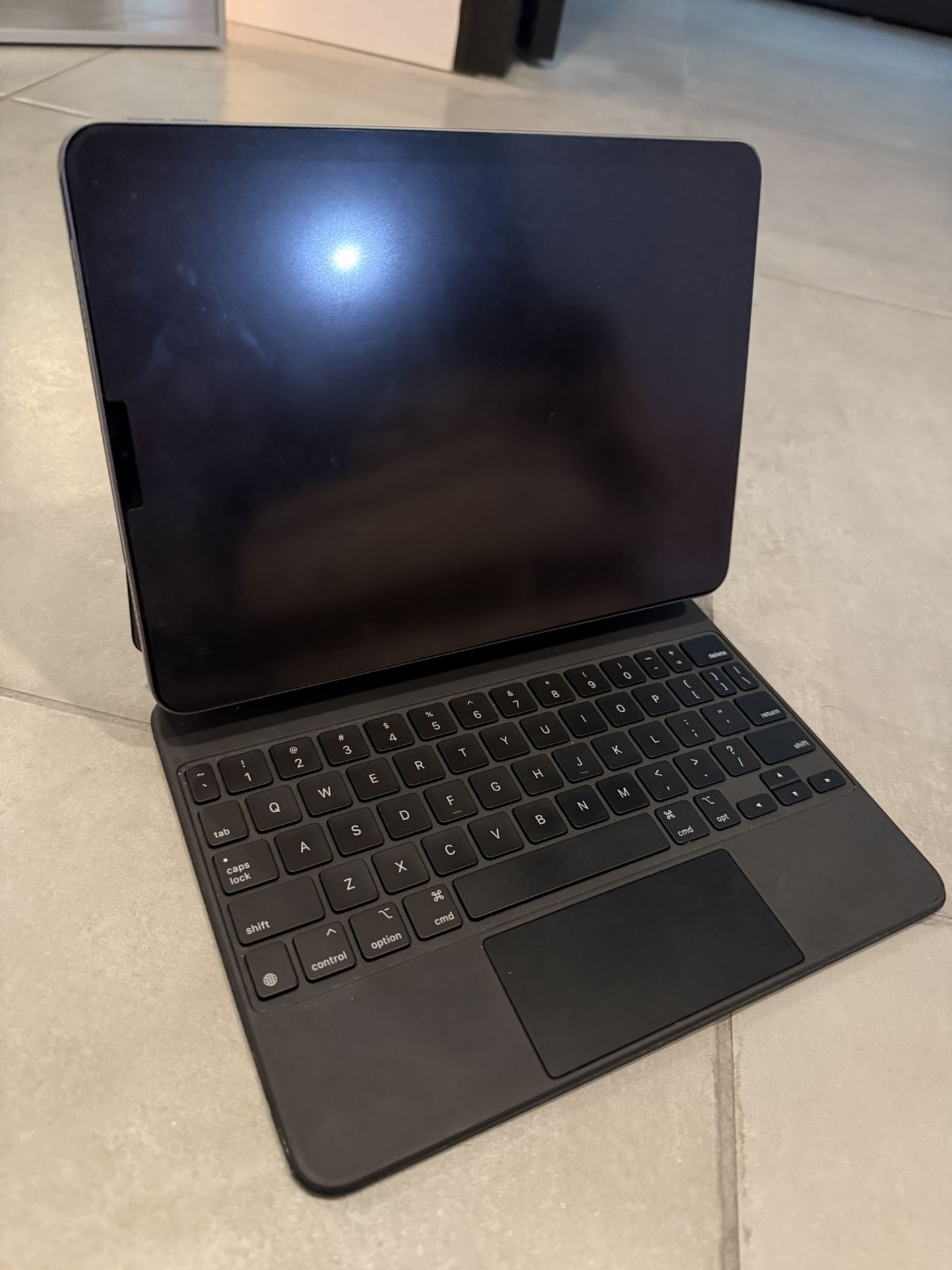 iPad Air 4 + Magic Keyboard