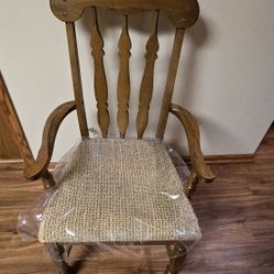 Dining Room Table And 6 Chairs. Great For The Upcoming Holidays