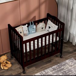Mini crib with mattress