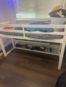 Twin kids bed