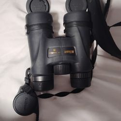 Brand New Nikon Monarch 5 Binoculars 