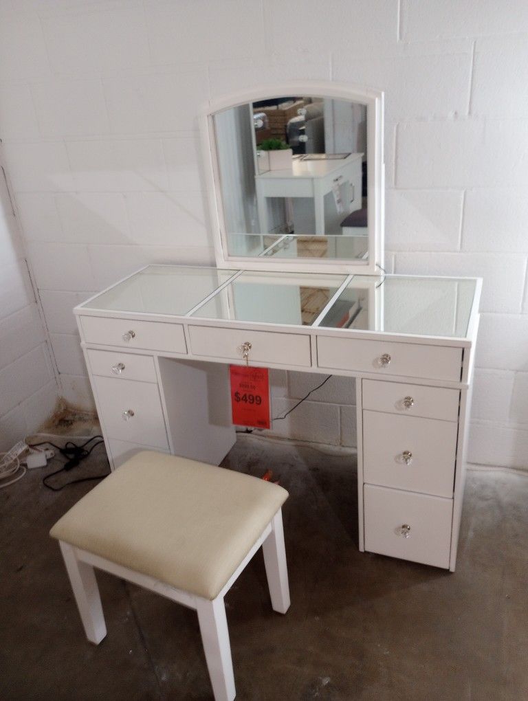 Nice Vanity With Lights ,Small Stool Included 