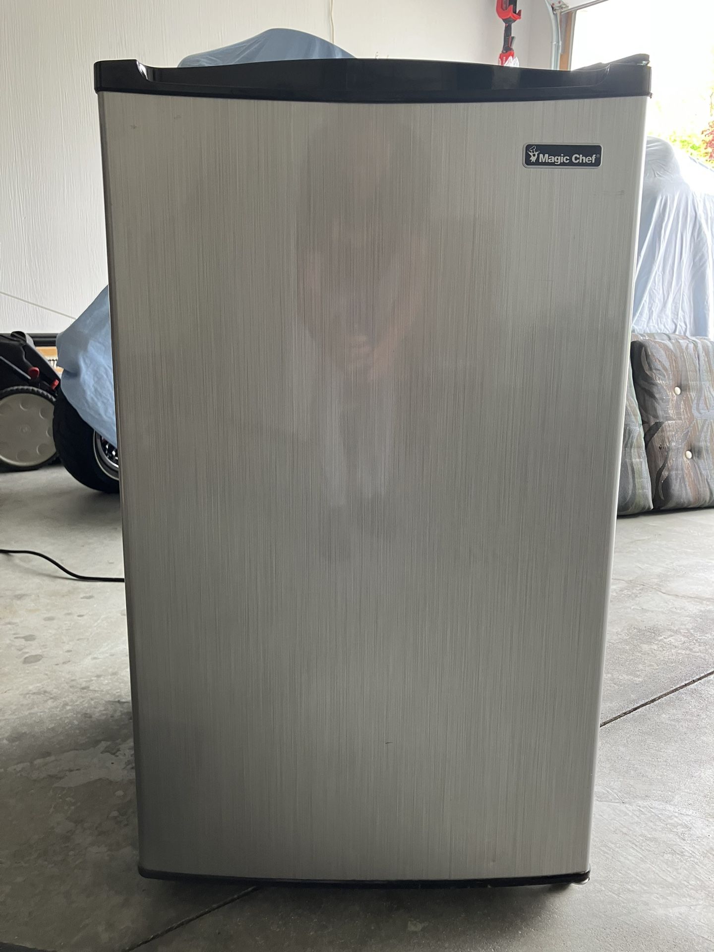 Magic Chef Mini fridge with Freezer