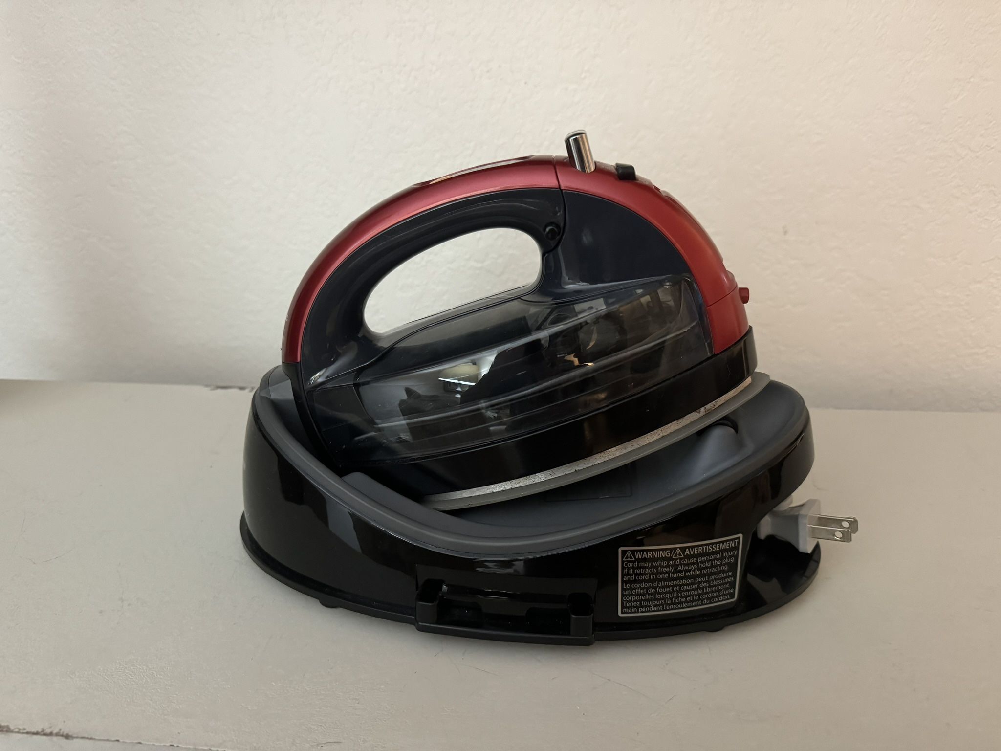 Panasonic cordless steam iron with charging base and case