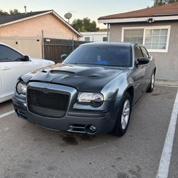 Chrysler 300 - 123k - Clean Tittle