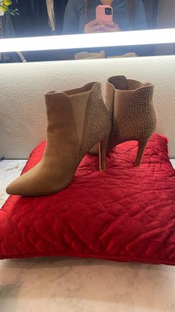 Beige boots