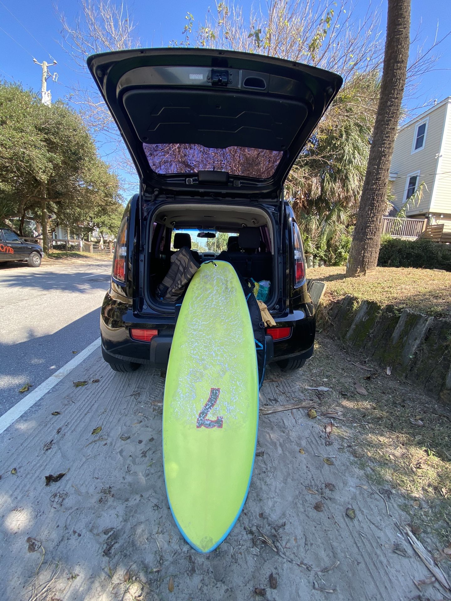 Lucky 7 California Shaped Shortboard With Lots Of Float