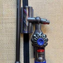 Dyson V7 Animal Cordless Vacuum With NEW Anti Tangle Head 