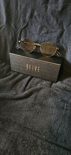 9Five Eyewear GREAT DEAL WITH BOX AND SOFT BAG