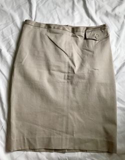 Women skirt Size 6 Color khaki