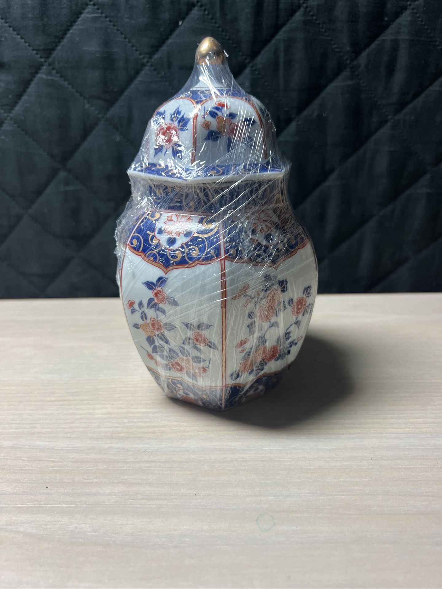 Japanese Gold Imari Handpainted Ginger/Temple Jar 6 3/4"