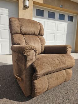 LAZY BOY PINNACLE ROCKER RECLINER
