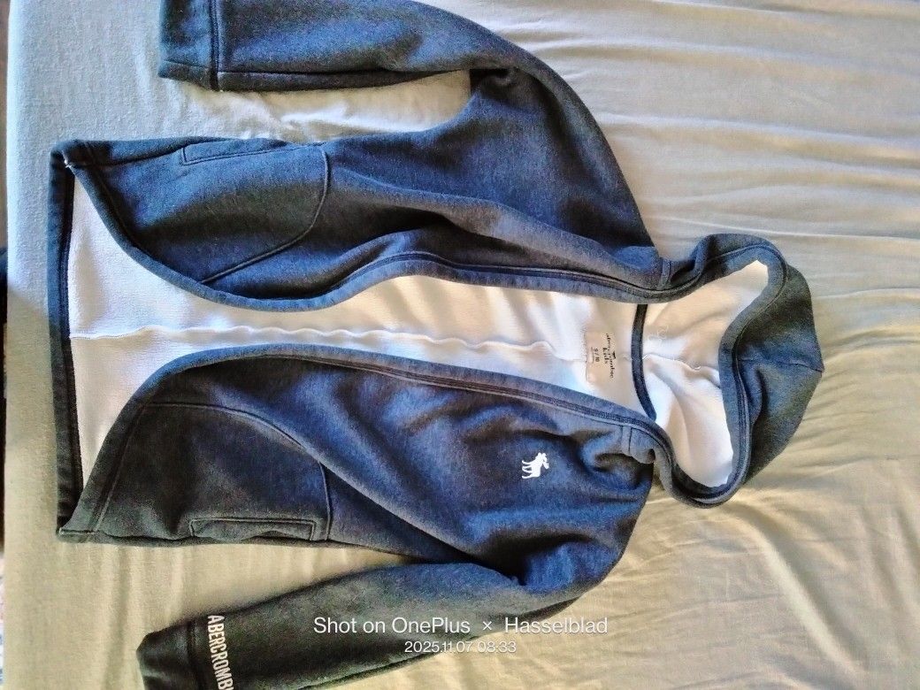 Abercrombie Kids Gray Hoodie Size 9/10