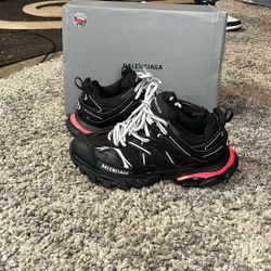 Balenciaga Tracks Size 42