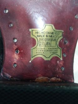 Medida en Mexico 27 1/2...Medida en USA 28 1/2....Hecho en Mexico....corte:vacuno--forro:porcino--suela:cuero....$45