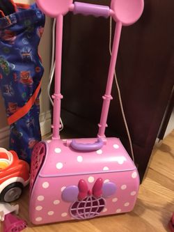 Minnie Mouse carry on w small dog